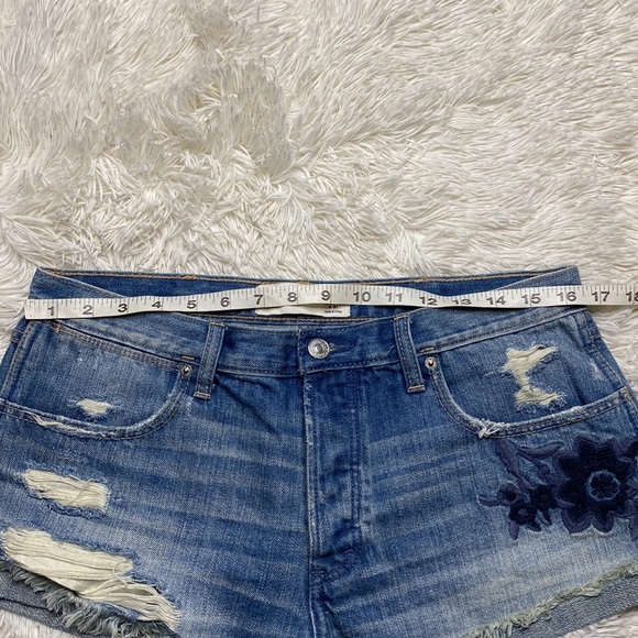 Abercrombie and Fitch high rise Flower embroidered Denim shorts - Picture 3 of 7